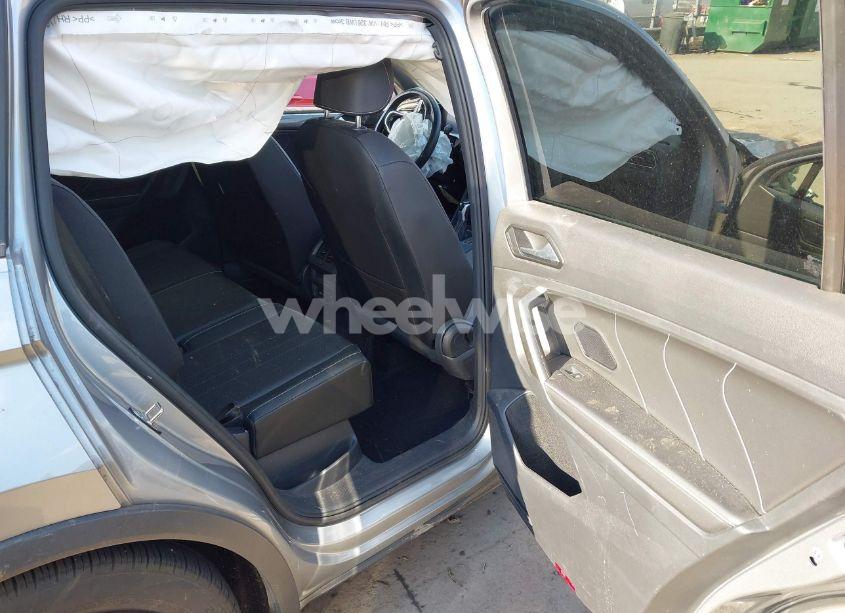 Photo 8 of 2023 Volkswagen Tiguan 2.0T SE R-LINE BLACK (VIN 3VV8B7AX1PM024091)