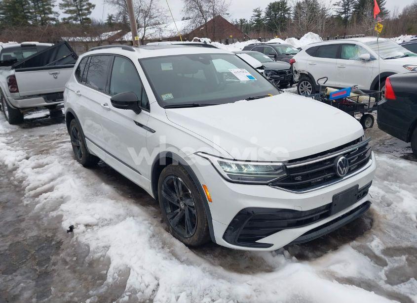 2024 Volkswagen Tiguan 2.0T SE R-LINE BLACK (VIN 3VV8B7AX1RM025681) main photo