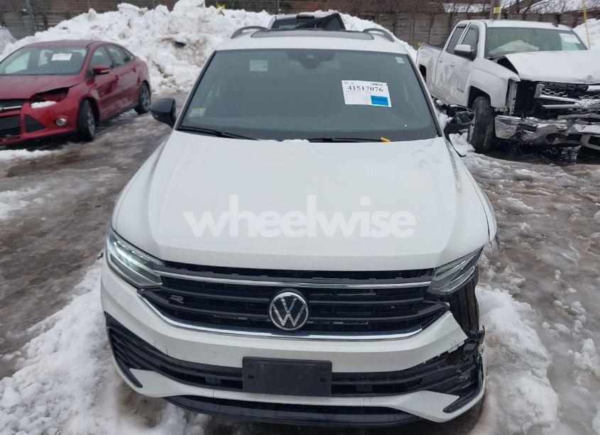 Photo 12 of 2024 Volkswagen Tiguan 2.0T SE R-LINE BLACK (VIN 3VV8B7AX1RM025681)