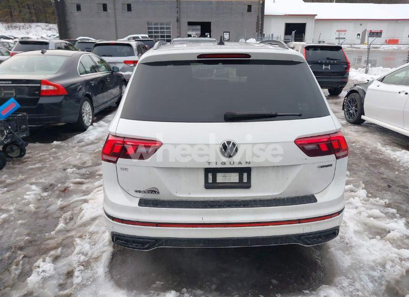 Photo 16 of 2024 Volkswagen Tiguan 2.0T SE R-LINE BLACK (VIN 3VV8B7AX1RM025681)