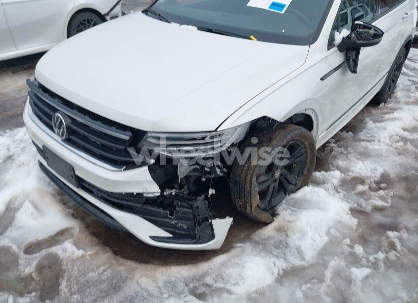 Photo 6 of 2024 Volkswagen Tiguan 2.0T SE R-LINE BLACK (VIN 3VV8B7AX1RM025681)