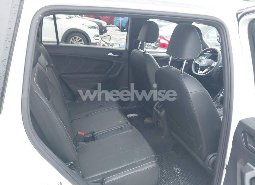 Photo 8 of 2024 Volkswagen Tiguan 2.0T SE R-LINE BLACK (VIN 3VV8B7AX1RM025681)