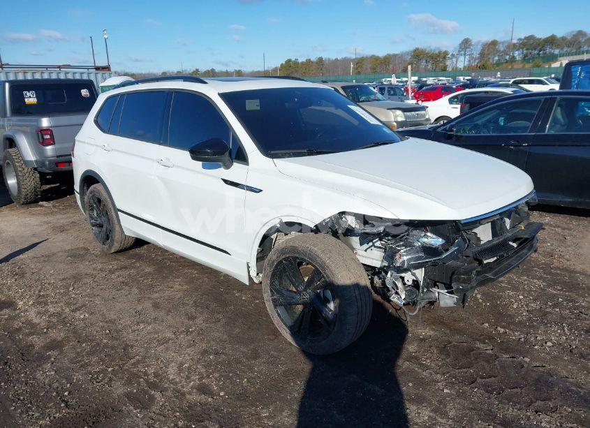 2024 Volkswagen Tiguan 2.0T SE R-LINE BLACK (VIN 3VV8B7AX1RM060317) main photo