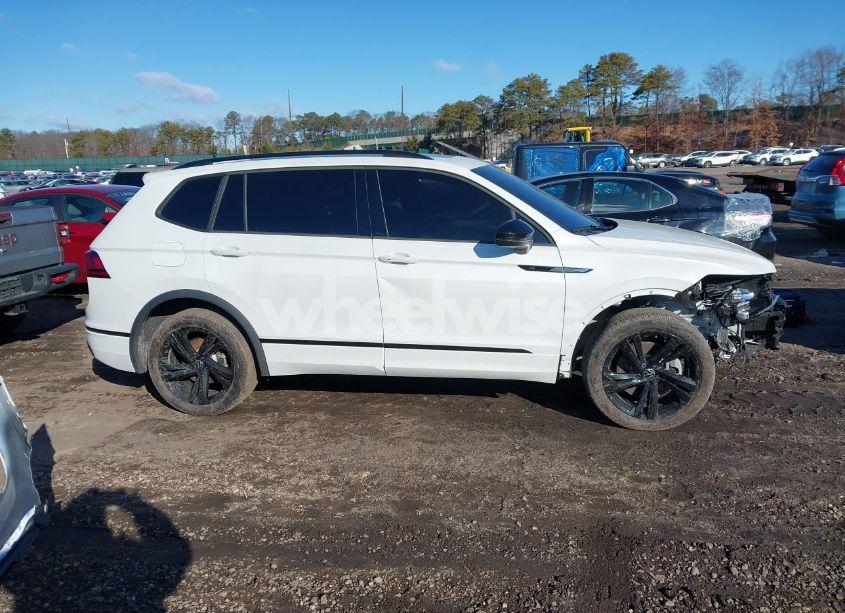 Photo 13 of 2024 Volkswagen Tiguan 2.0T SE R-LINE BLACK (VIN 3VV8B7AX1RM060317)