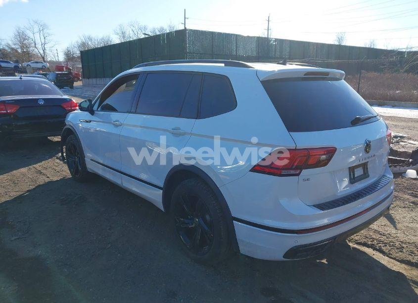 Photo 3 of 2024 Volkswagen Tiguan 2.0T SE R-LINE BLACK (VIN 3VV8B7AX1RM060317)