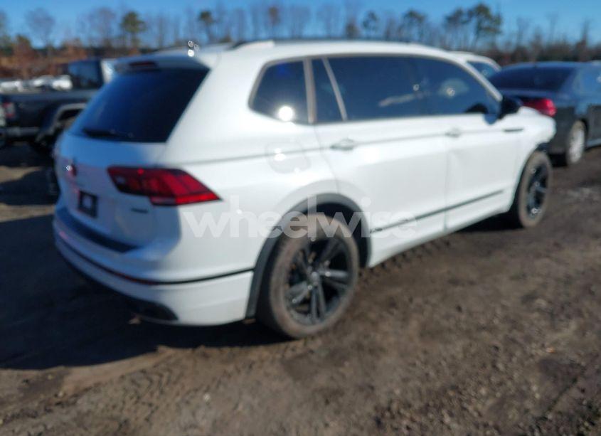 Photo 4 of 2024 Volkswagen Tiguan 2.0T SE R-LINE BLACK (VIN 3VV8B7AX1RM060317)