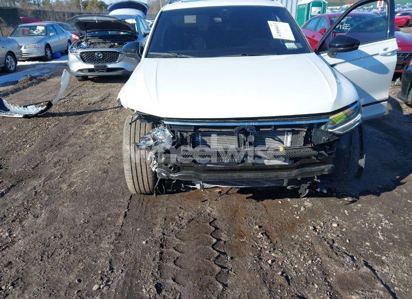 Photo 6 of 2024 Volkswagen Tiguan 2.0T SE R-LINE BLACK (VIN 3VV8B7AX1RM060317)