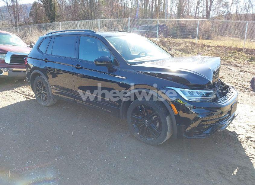 2022 Volkswagen Tiguan 2.0T SE R-LINE BLACK (VIN 3VV8B7AX2NM018880) main photo