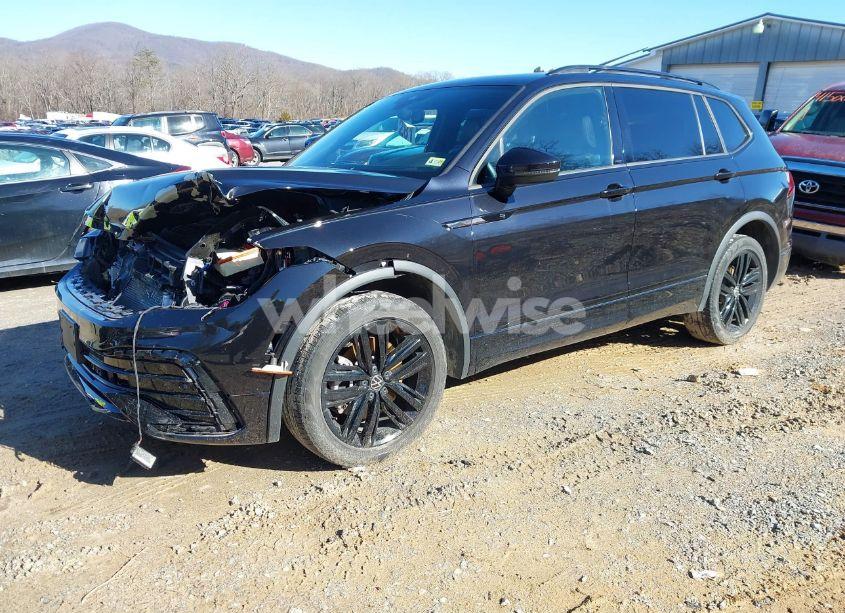 Photo 2 of 2022 Volkswagen Tiguan 2.0T SE R-LINE BLACK (VIN 3VV8B7AX2NM018880)