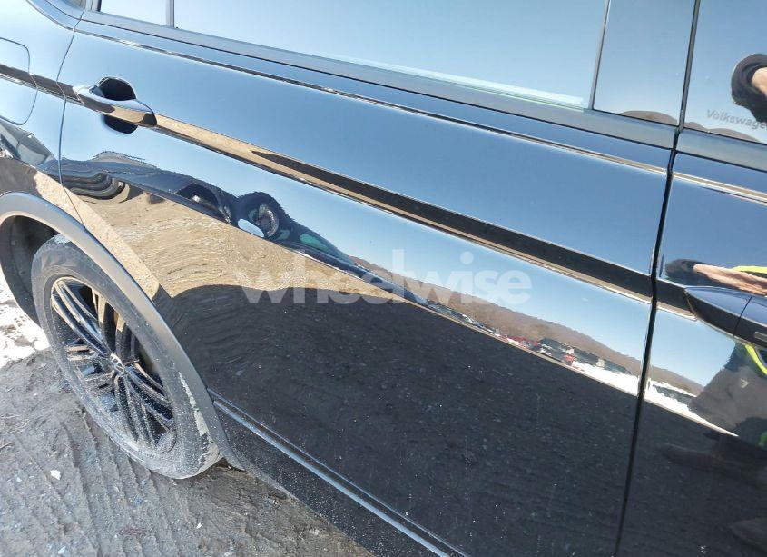 Photo 21 of 2022 Volkswagen Tiguan 2.0T SE R-LINE BLACK (VIN 3VV8B7AX2NM018880)