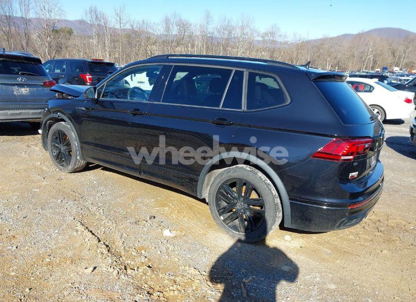 Photo 3 of 2022 Volkswagen Tiguan 2.0T SE R-LINE BLACK (VIN 3VV8B7AX2NM018880)