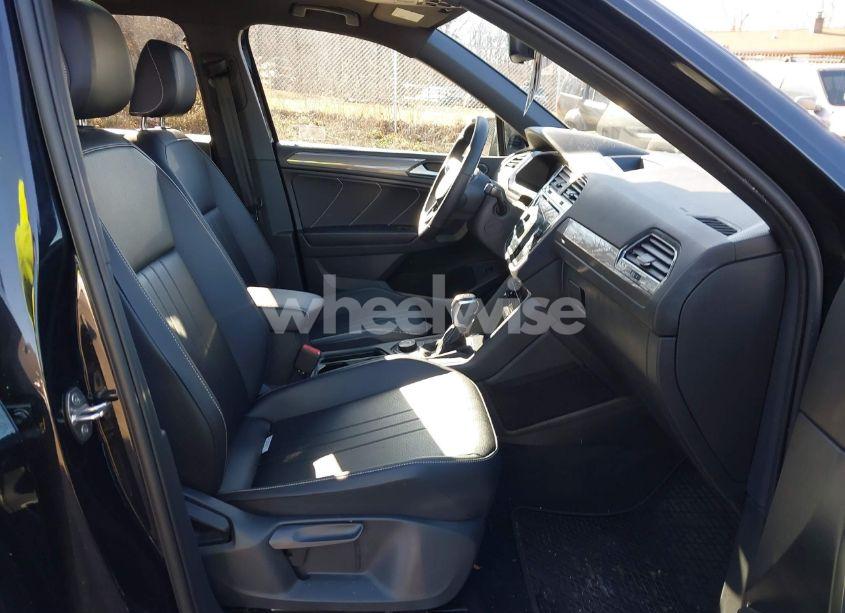 Photo 5 of 2022 Volkswagen Tiguan 2.0T SE R-LINE BLACK (VIN 3VV8B7AX2NM018880)