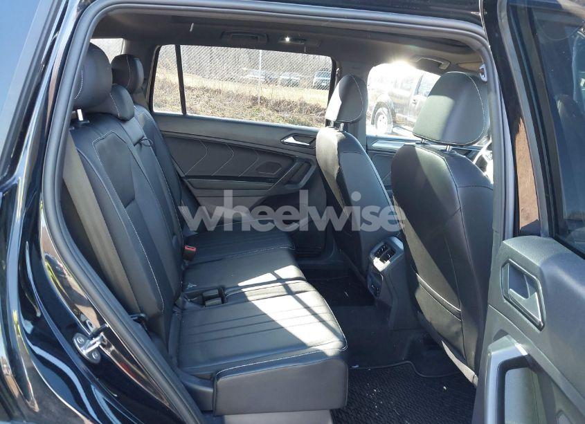 Photo 8 of 2022 Volkswagen Tiguan 2.0T SE R-LINE BLACK (VIN 3VV8B7AX2NM018880)