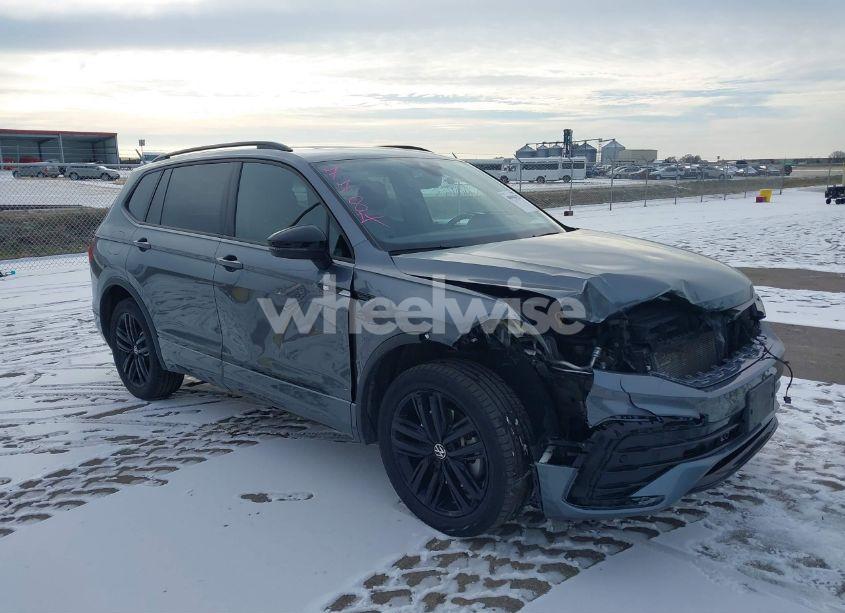 2022 Volkswagen Tiguan 2.0T SE R-LINE BLACK (VIN 3VV8B7AX2NM019379) main photo