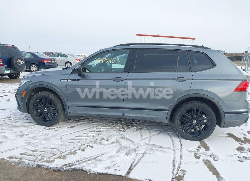 Photo 14 of 2022 Volkswagen Tiguan 2.0T SE R-LINE BLACK (VIN 3VV8B7AX2NM019379)