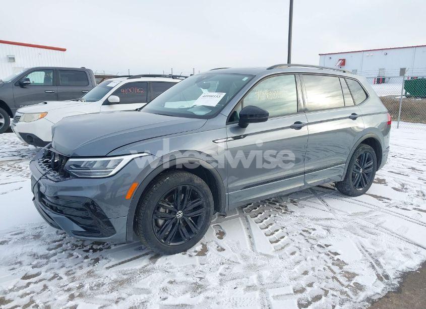 Photo 2 of 2022 Volkswagen Tiguan 2.0T SE R-LINE BLACK (VIN 3VV8B7AX2NM019379)