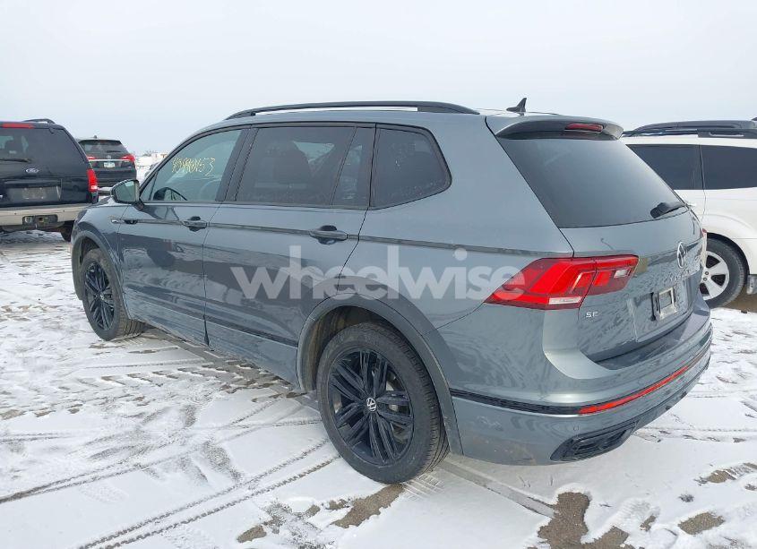 Photo 3 of 2022 Volkswagen Tiguan 2.0T SE R-LINE BLACK (VIN 3VV8B7AX2NM019379)
