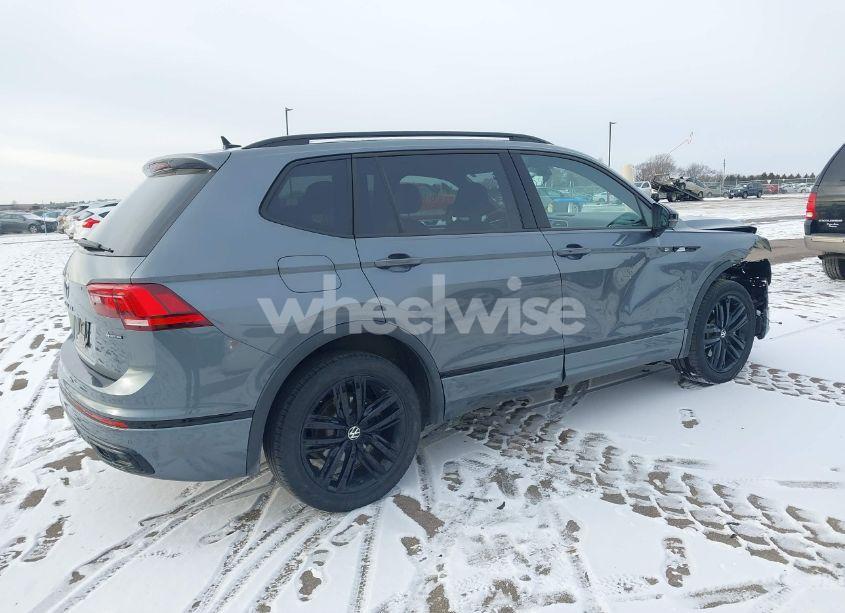 Photo 4 of 2022 Volkswagen Tiguan 2.0T SE R-LINE BLACK (VIN 3VV8B7AX2NM019379)