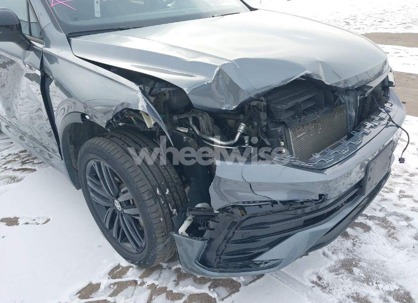 Photo 6 of 2022 Volkswagen Tiguan 2.0T SE R-LINE BLACK (VIN 3VV8B7AX2NM019379)