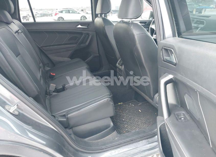 Photo 8 of 2022 Volkswagen Tiguan 2.0T SE R-LINE BLACK (VIN 3VV8B7AX2NM019379)