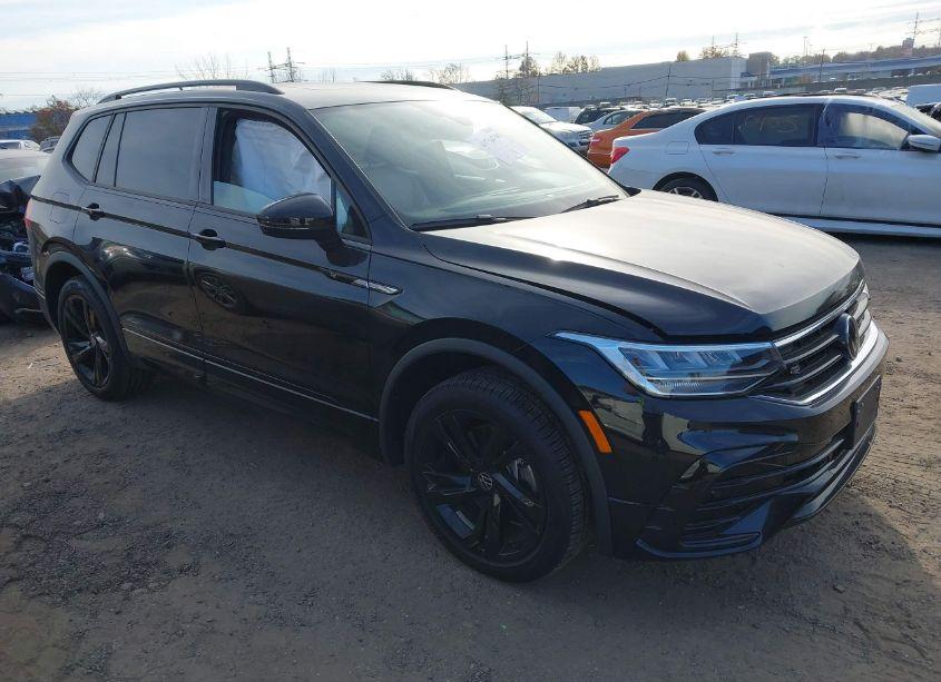 2024 Volkswagen Tiguan 2.0T SE R-LINE BLACK (VIN 3VV8B7AX2RM057989) main photo