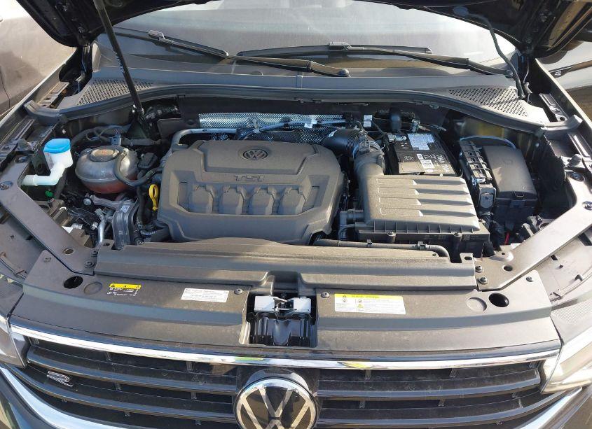 Photo 10 of 2024 Volkswagen Tiguan 2.0T SE R-LINE BLACK (VIN 3VV8B7AX2RM057989)