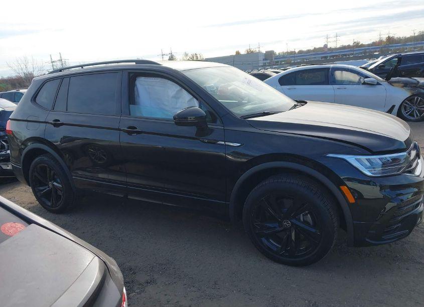 Photo 13 of 2024 Volkswagen Tiguan 2.0T SE R-LINE BLACK (VIN 3VV8B7AX2RM057989)