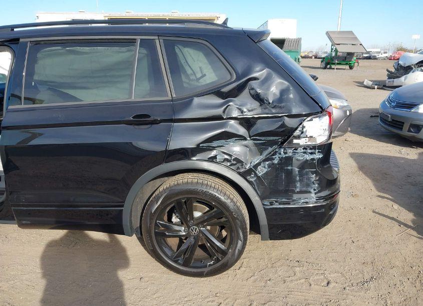 Photo 18 of 2024 Volkswagen Tiguan 2.0T SE R-LINE BLACK (VIN 3VV8B7AX2RM057989)