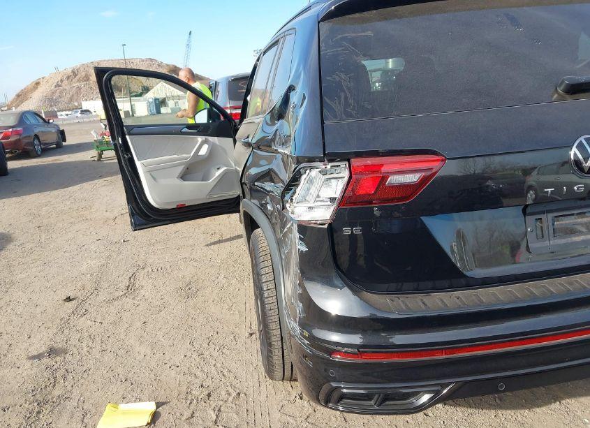 Photo 19 of 2024 Volkswagen Tiguan 2.0T SE R-LINE BLACK (VIN 3VV8B7AX2RM057989)