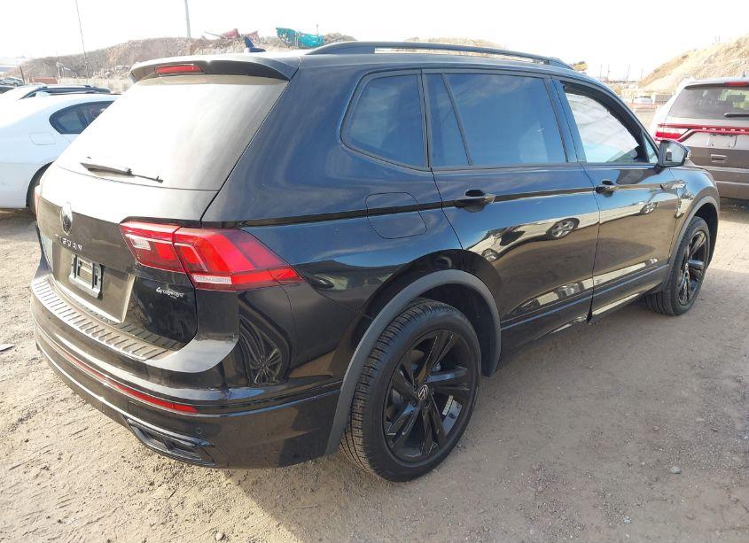 Photo 4 of 2024 Volkswagen Tiguan 2.0T SE R-LINE BLACK (VIN 3VV8B7AX2RM057989)