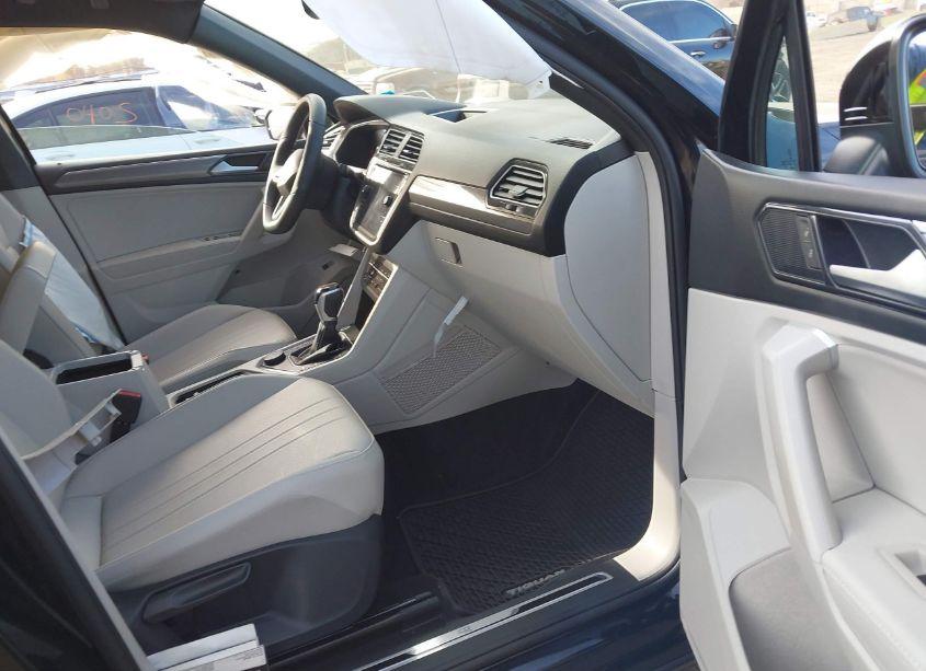 Photo 5 of 2024 Volkswagen Tiguan 2.0T SE R-LINE BLACK (VIN 3VV8B7AX2RM057989)