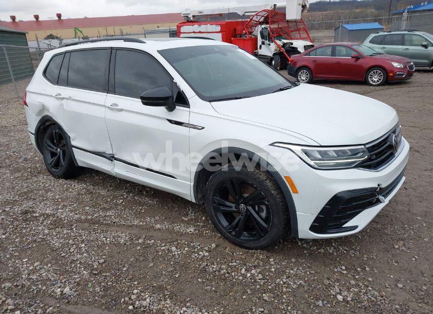 2023 Volkswagen Tiguan 2.0T SE R-LINE BLACK (VIN 3VV8B7AX3PM073289) main photo