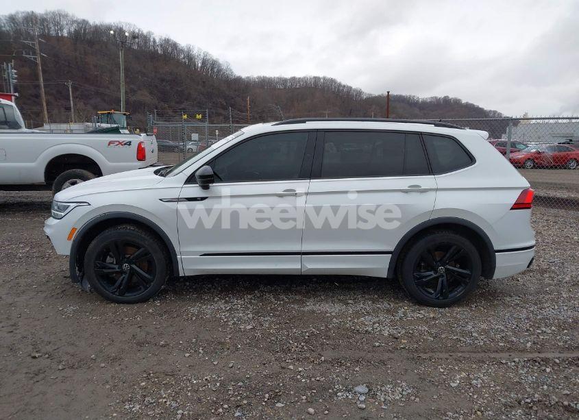 Photo 15 of 2023 Volkswagen Tiguan 2.0T SE R-LINE BLACK (VIN 3VV8B7AX3PM073289)