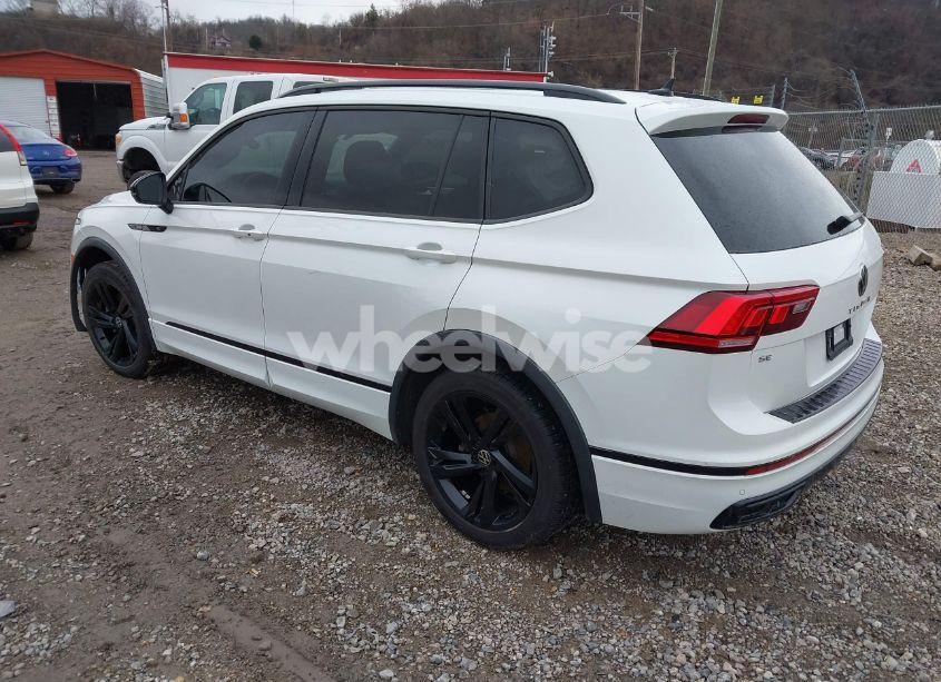 Photo 3 of 2023 Volkswagen Tiguan 2.0T SE R-LINE BLACK (VIN 3VV8B7AX3PM073289)