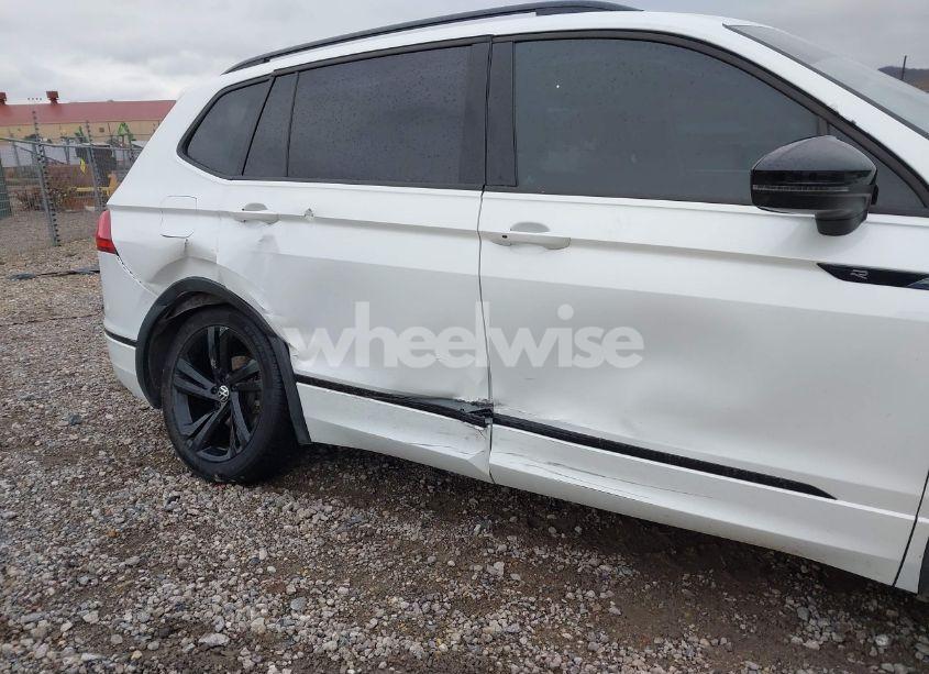 Photo 6 of 2023 Volkswagen Tiguan 2.0T SE R-LINE BLACK (VIN 3VV8B7AX3PM073289)