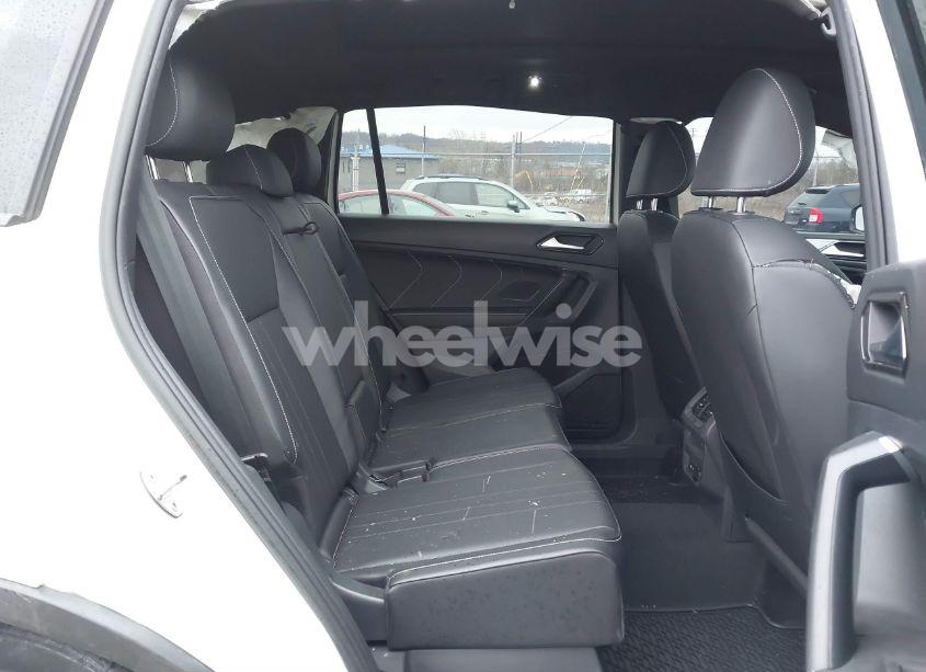 Photo 8 of 2023 Volkswagen Tiguan 2.0T SE R-LINE BLACK (VIN 3VV8B7AX3PM073289)