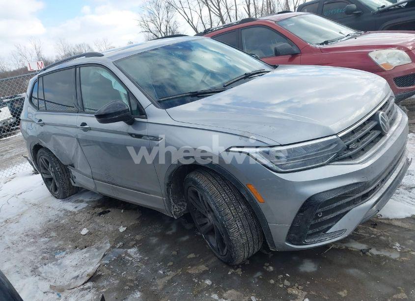 Photo 13 of 2023 Volkswagen Tiguan 2.0T SE R-LINE BLACK (VIN 3VV8B7AX3PM106873)