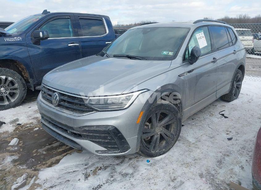 Photo 2 of 2023 Volkswagen Tiguan 2.0T SE R-LINE BLACK (VIN 3VV8B7AX3PM106873)