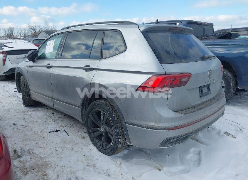 Photo 3 of 2023 Volkswagen Tiguan 2.0T SE R-LINE BLACK (VIN 3VV8B7AX3PM106873)