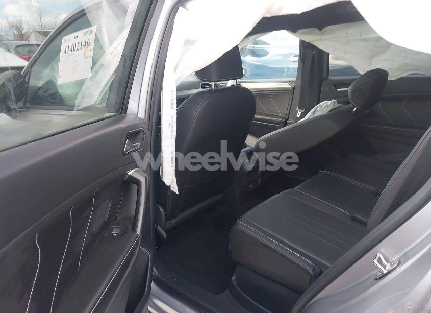 Photo 8 of 2023 Volkswagen Tiguan 2.0T SE R-LINE BLACK (VIN 3VV8B7AX3PM106873)