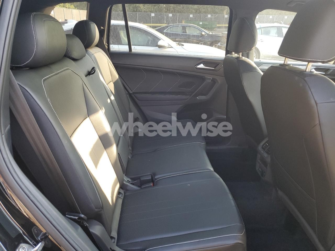 Photo 11 of 2024 VOLKSWAGEN TIGUAN SE R-LINE BLACK (VIN 3VV8B7AX3RM003519)