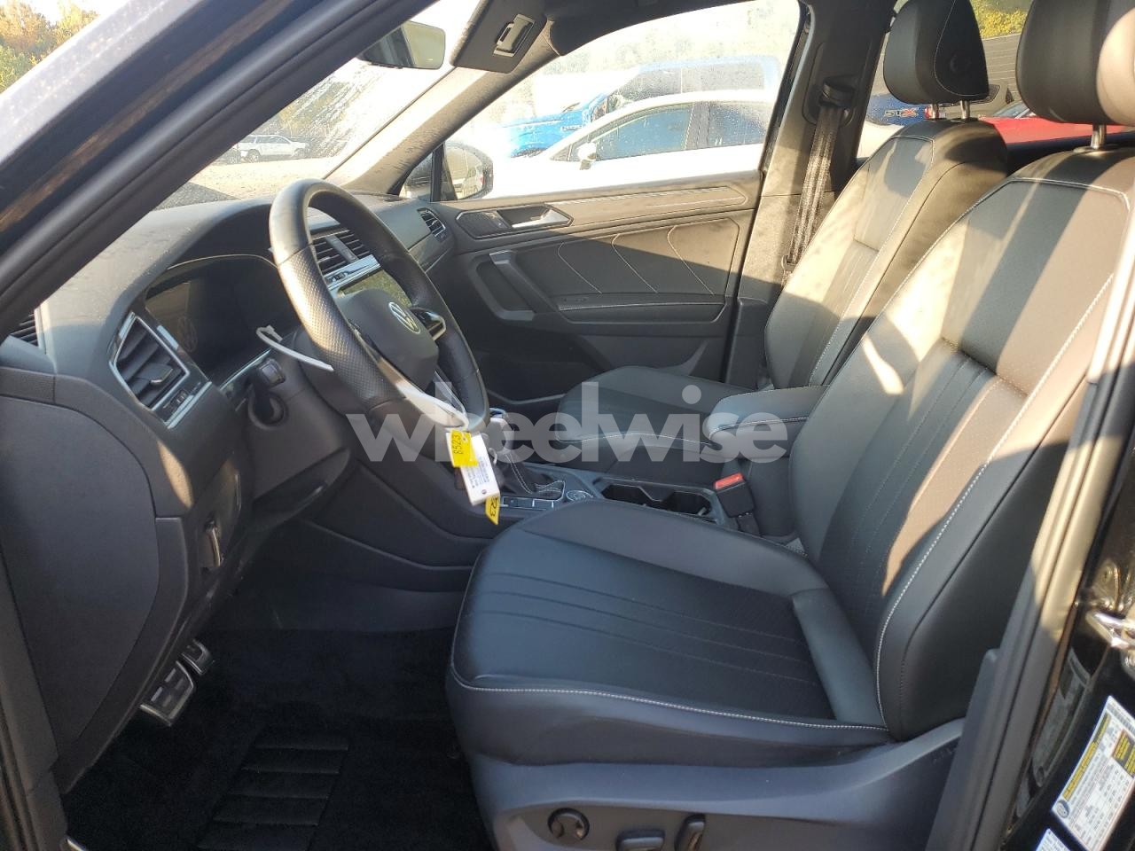 Photo 7 of 2024 VOLKSWAGEN TIGUAN SE R-LINE BLACK (VIN 3VV8B7AX3RM003519)