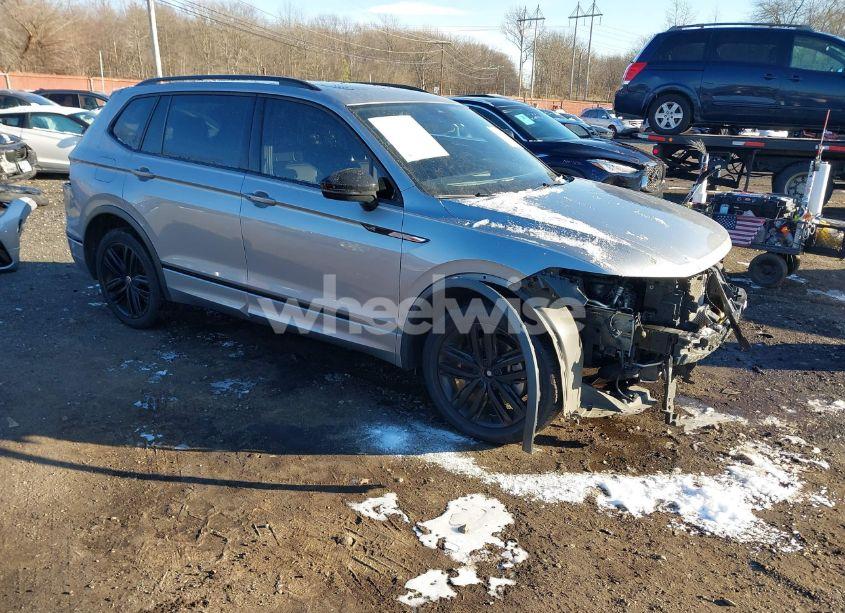 2022 Volkswagen Tiguan 2.0T SE R-LINE BLACK (VIN 3VV8B7AX4NM048852) main photo