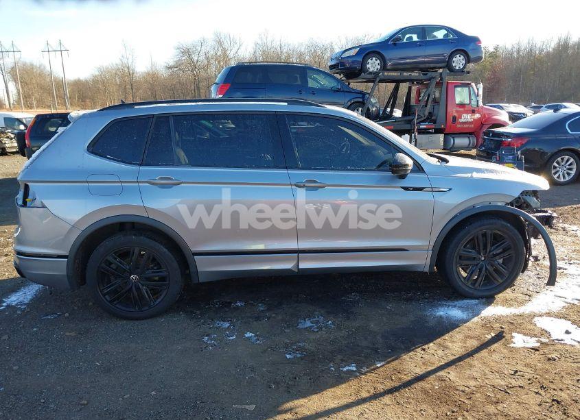 Photo 14 of 2022 Volkswagen Tiguan 2.0T SE R-LINE BLACK (VIN 3VV8B7AX4NM048852)