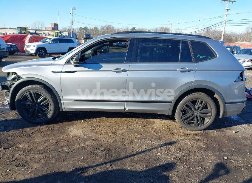 Photo 15 of 2022 Volkswagen Tiguan 2.0T SE R-LINE BLACK (VIN 3VV8B7AX4NM048852)