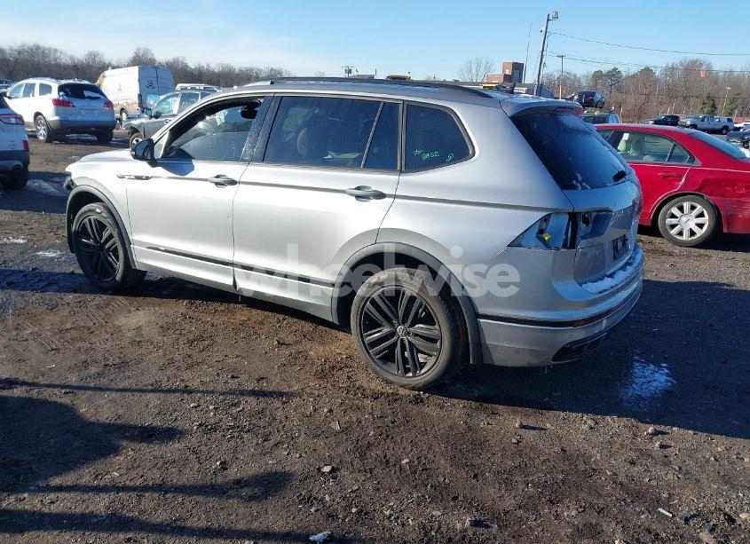 Photo 3 of 2022 Volkswagen Tiguan 2.0T SE R-LINE BLACK (VIN 3VV8B7AX4NM048852)
