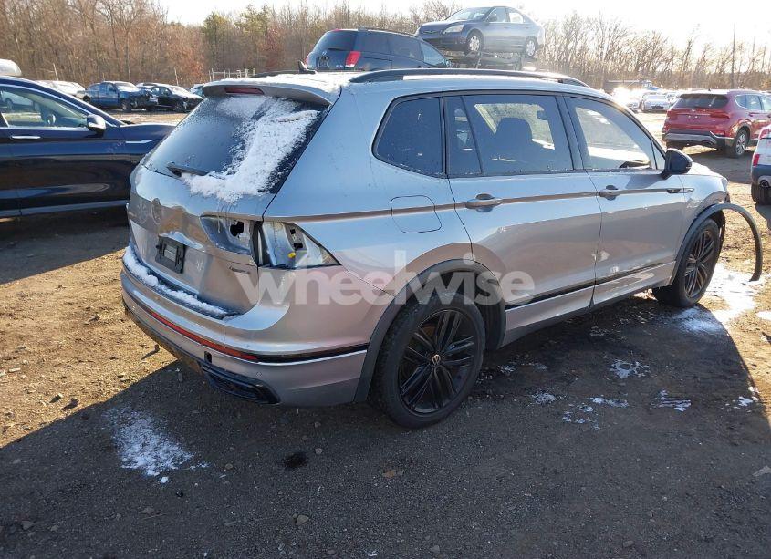 Photo 4 of 2022 Volkswagen Tiguan 2.0T SE R-LINE BLACK (VIN 3VV8B7AX4NM048852)
