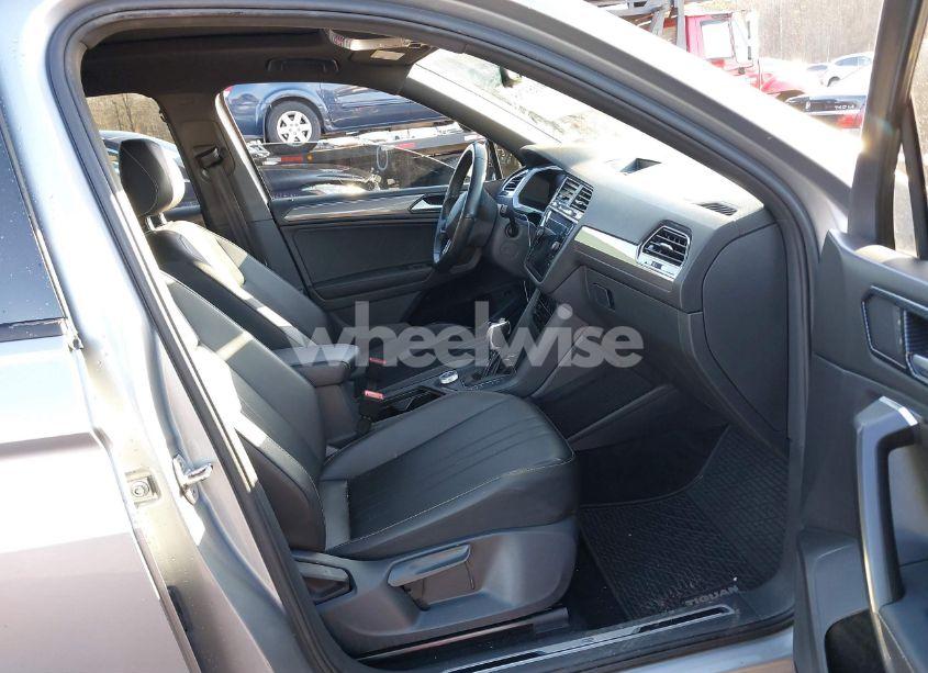 Photo 5 of 2022 Volkswagen Tiguan 2.0T SE R-LINE BLACK (VIN 3VV8B7AX4NM048852)