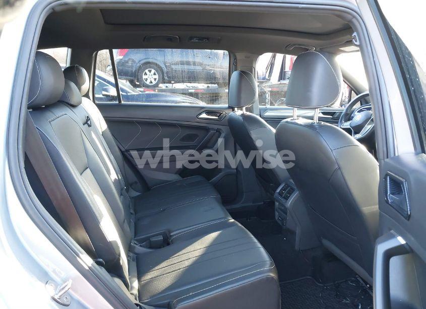 Photo 8 of 2022 Volkswagen Tiguan 2.0T SE R-LINE BLACK (VIN 3VV8B7AX4NM048852)