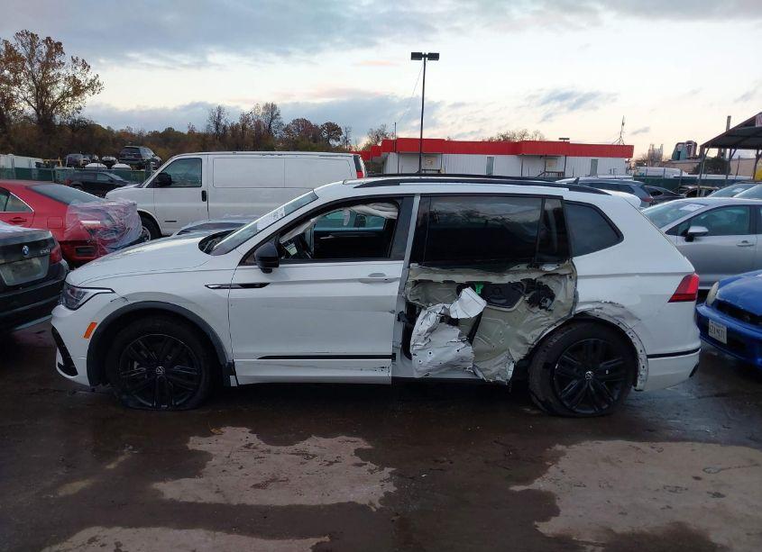 Photo 14 of 2022 Volkswagen Tiguan 2.0T SE R-LINE BLACK (VIN 3VV8B7AX4NM138597)
